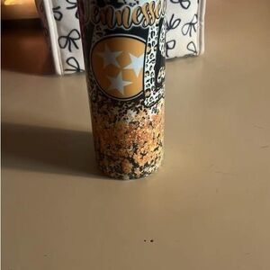 🔥🔥3 items 🔥Tennessee Vols 20 oz cup , key ring card wallet NWOT , and SHIRT NWOT